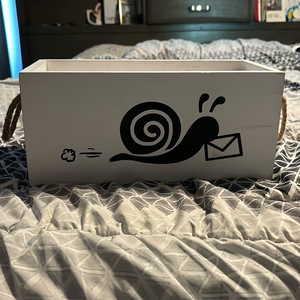 Mail box organizer